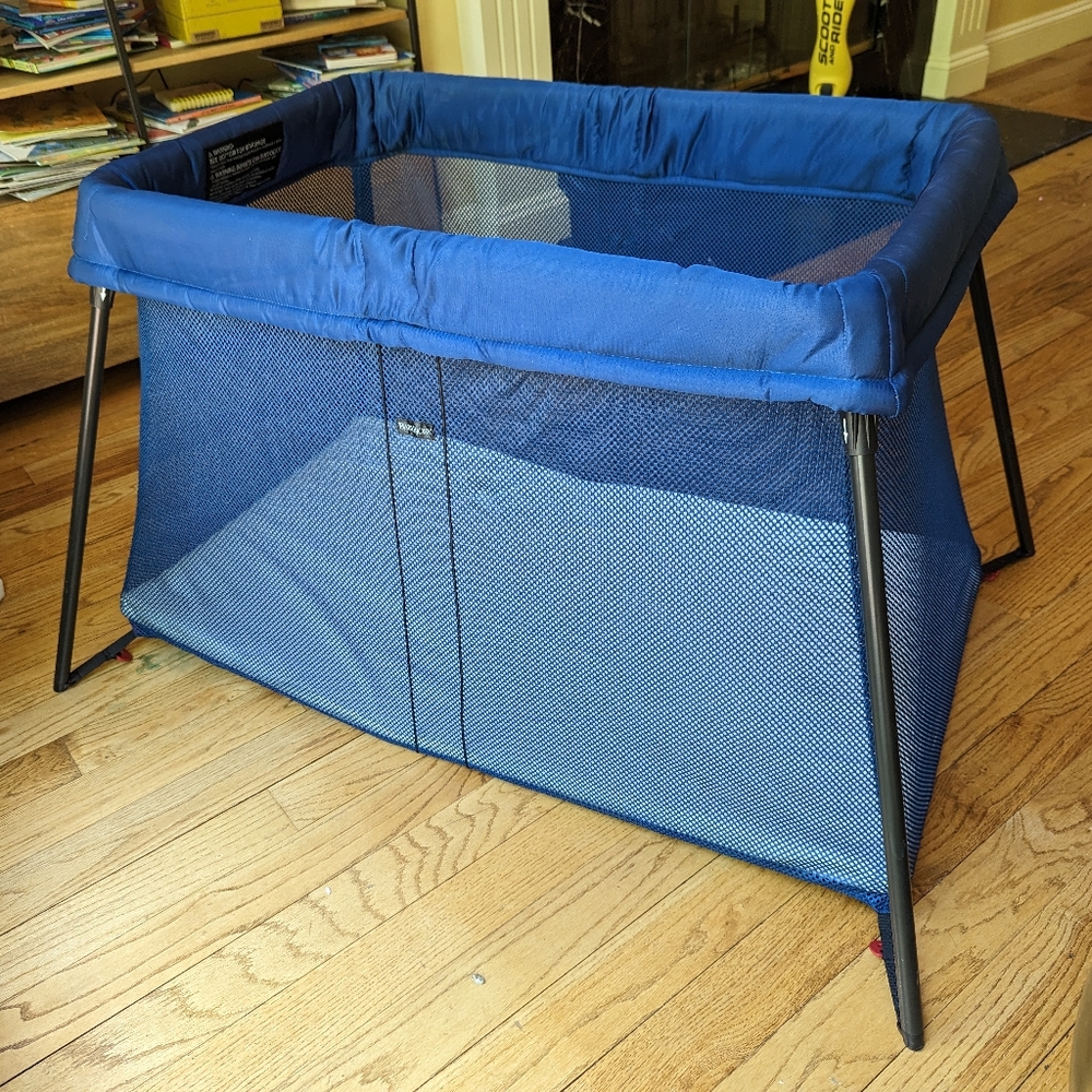 Travel crib